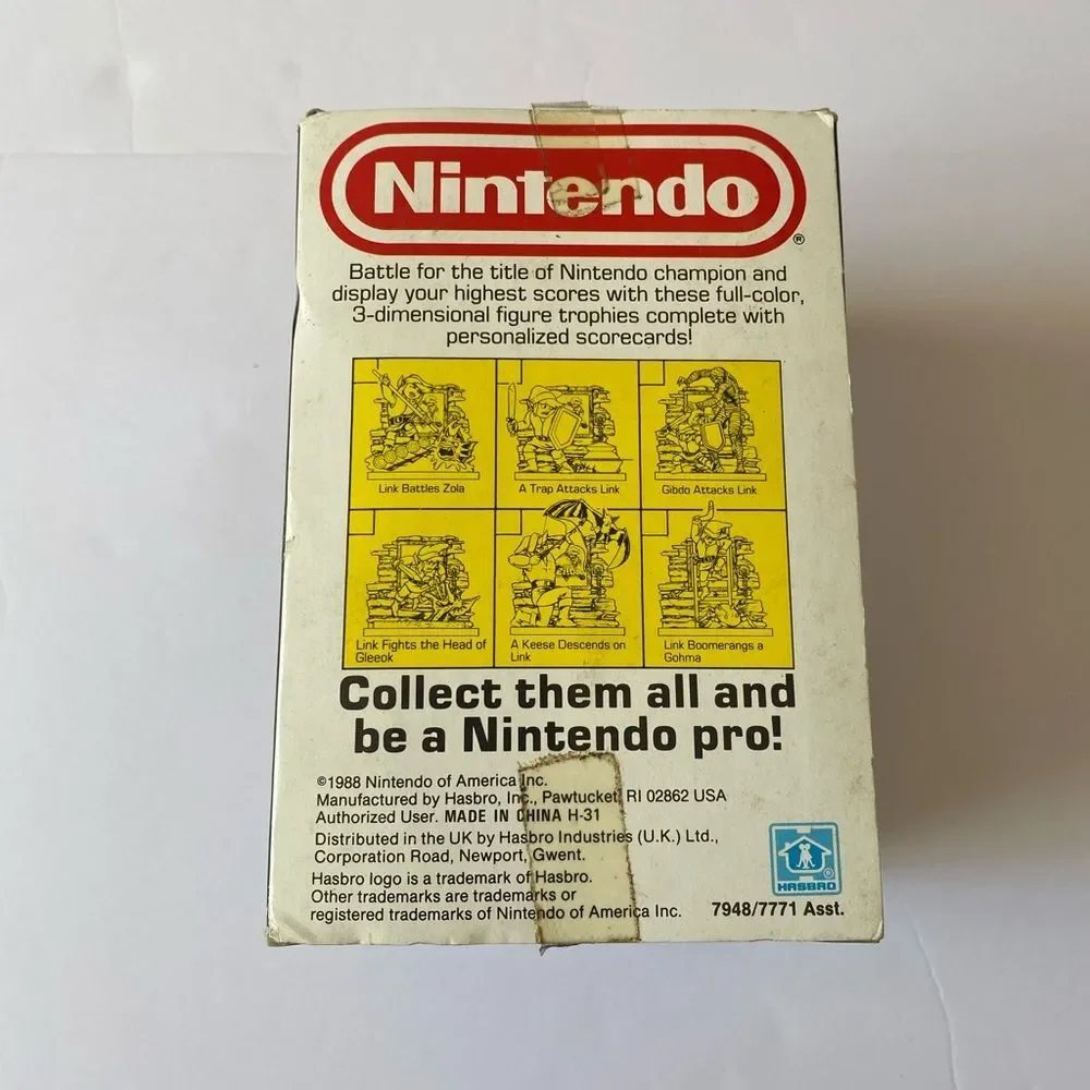 Legend of Zelda Rare Trophy Figure Link Boomerangs Gohma | 1988 Nintendo Hasbro